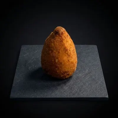 Arancino al ragù impanato e fritto